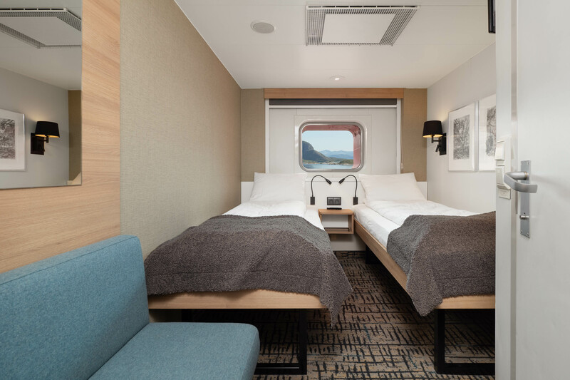 Polar Outside | Twin on lower deck with window